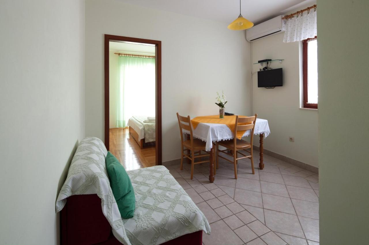 Apartments By The Sea Bilo, Primosten - 4191 Exterior photo